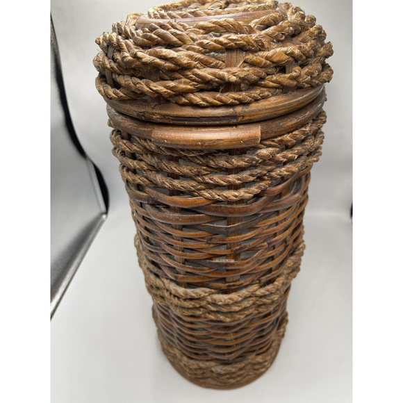 Wicker VTG Hamper Basket W/Lid Rope Accent Lined - Picture 3 of 11